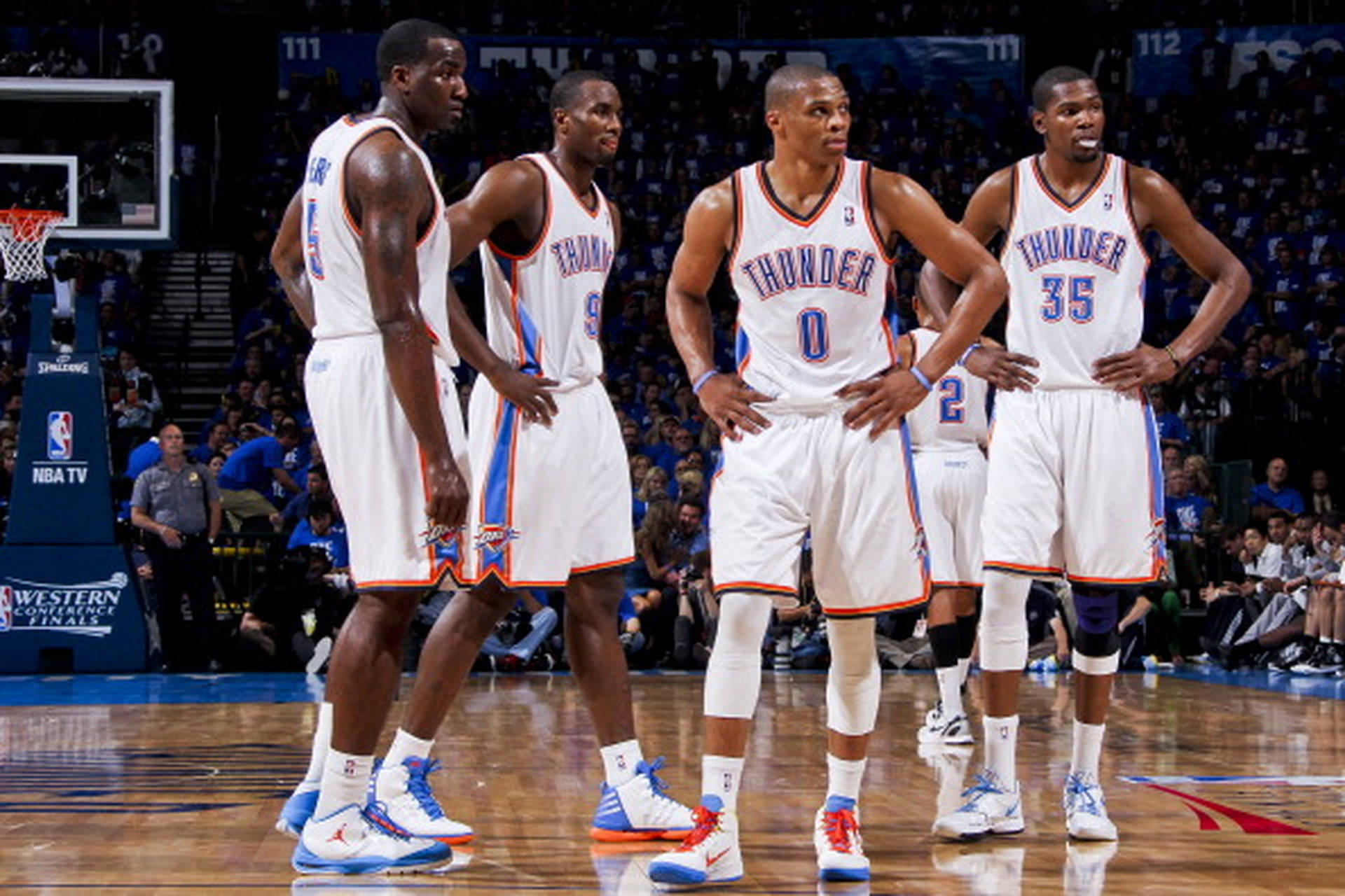 伤病困扰球队发挥，努力调整纠偏赢取胜利的简单介绍