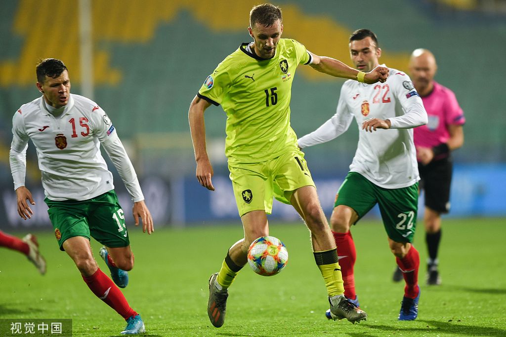 包含英格兰胜利挺进，保加利亚捷克包揽小组第一的词条