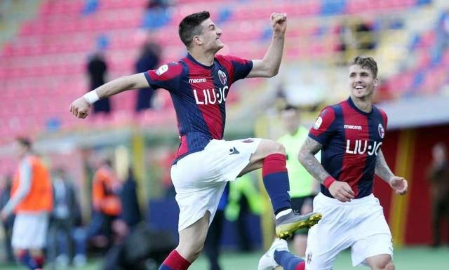 九游娱乐-包含意甲赛场脚踢神奇瞬间，不可思议绝杀震动全场的词条