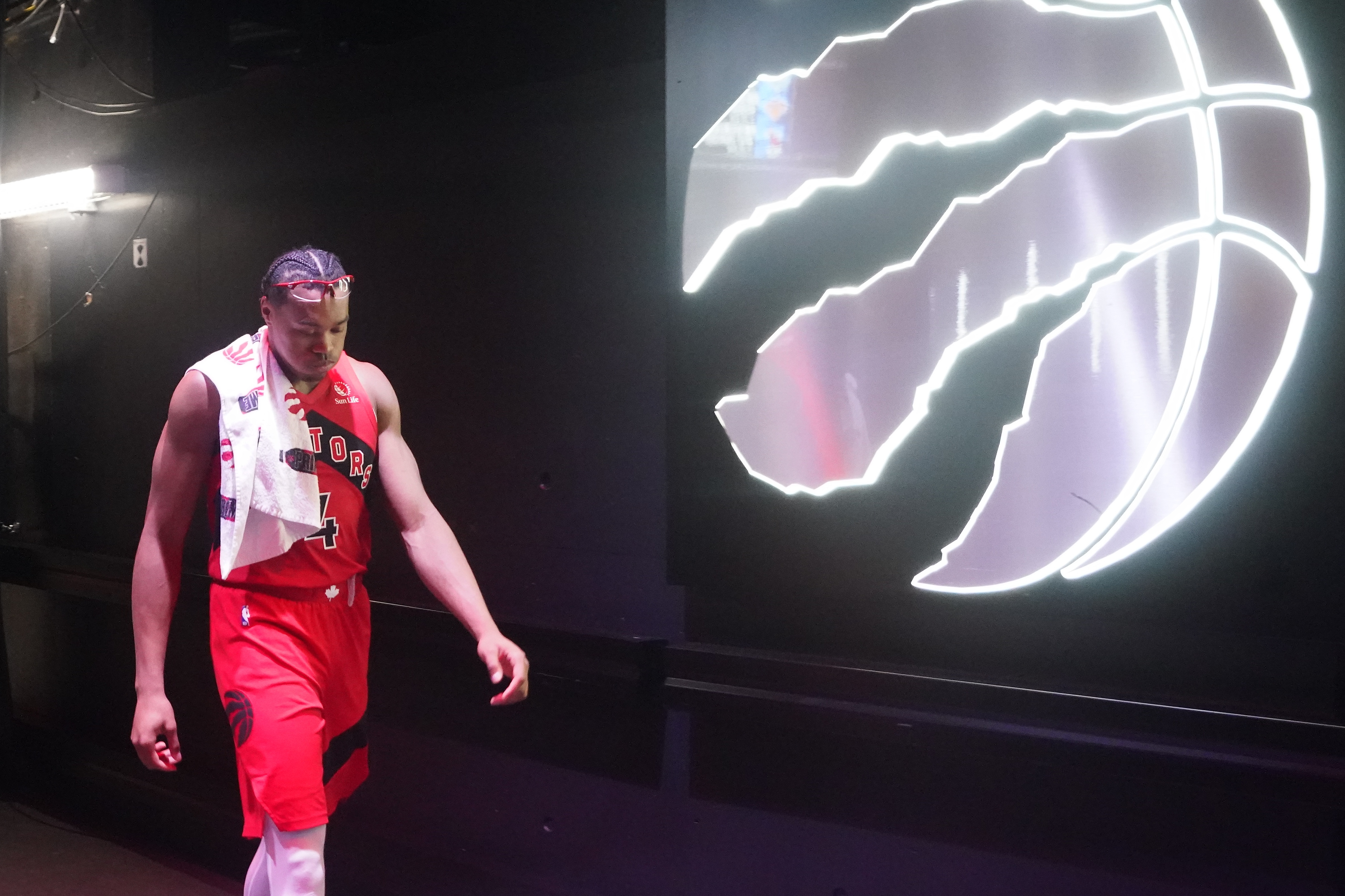 猛龙横扫尼克斯，晋级东部决赛等待挑战的简单介绍