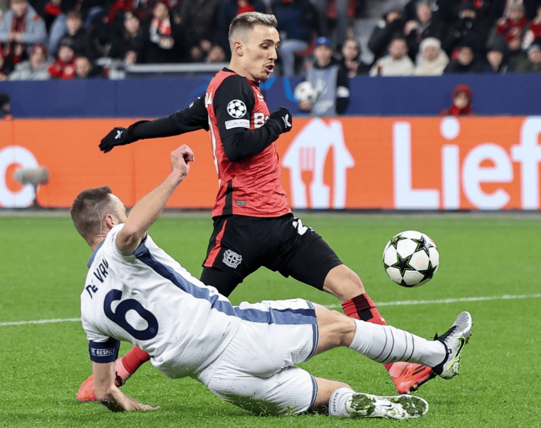 里尔主场遗憾输球，欧冠资格堪忧