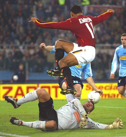 九游体育官方入口-意甲球队主场氛围热烈，球迷呐喊助威