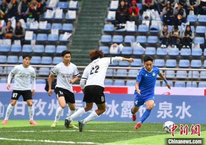 远赴异国他乡展开角逐的球队表现抢眼