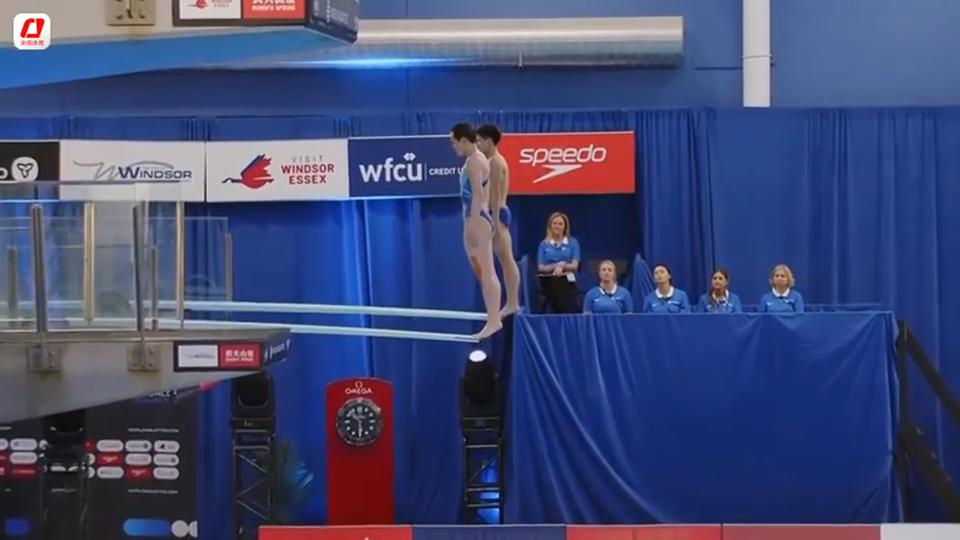 加拿大游泳选手再创佳绩，登上领奖台