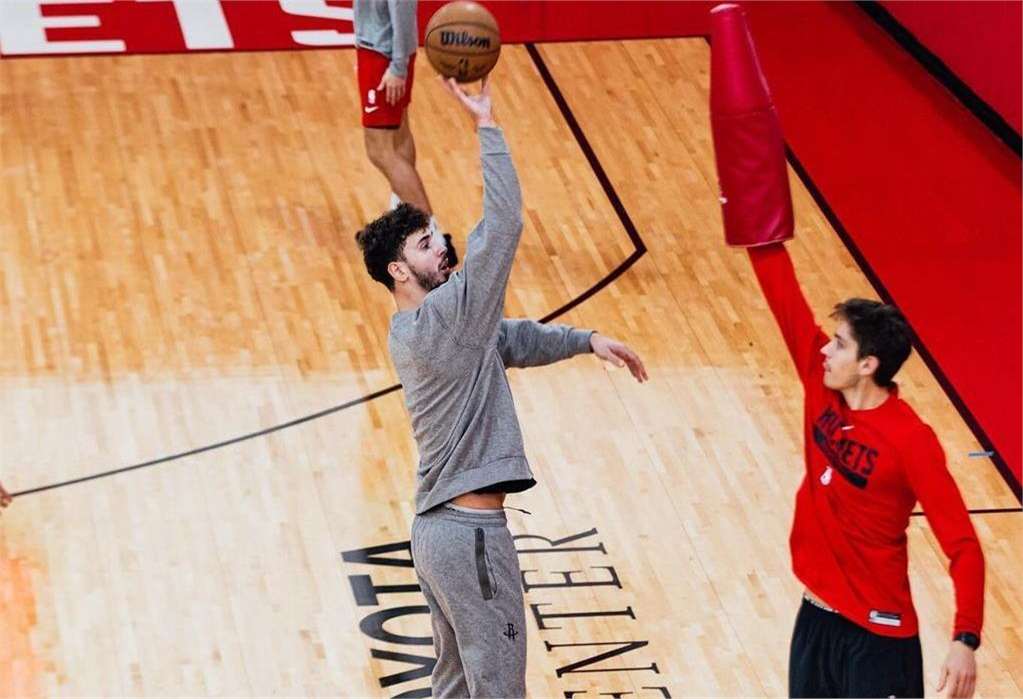 关于萨尔特火箭队急促加强中场，携手一流教练的信息