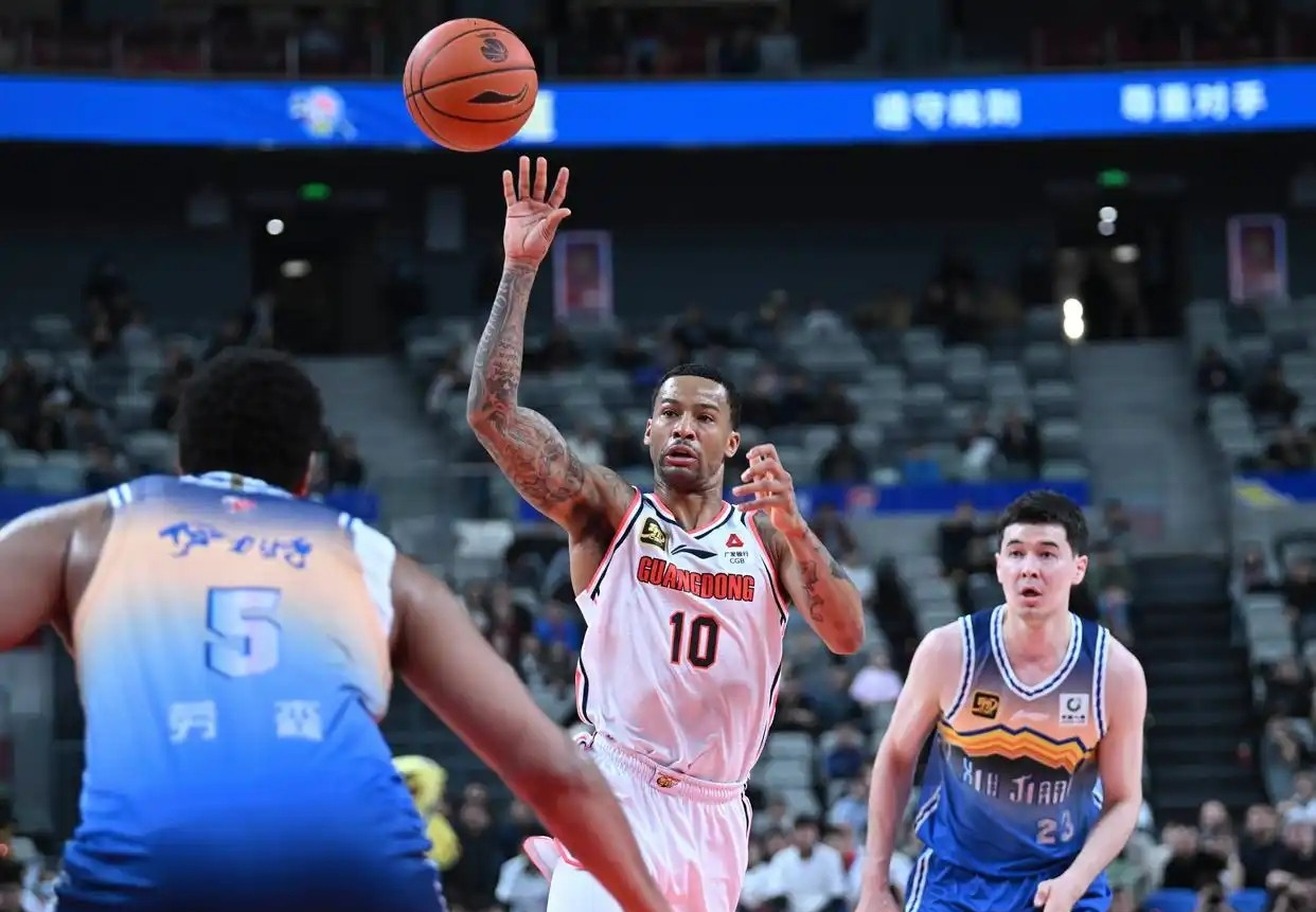 全队出动，球员个个发挥亮眼赢得比赛