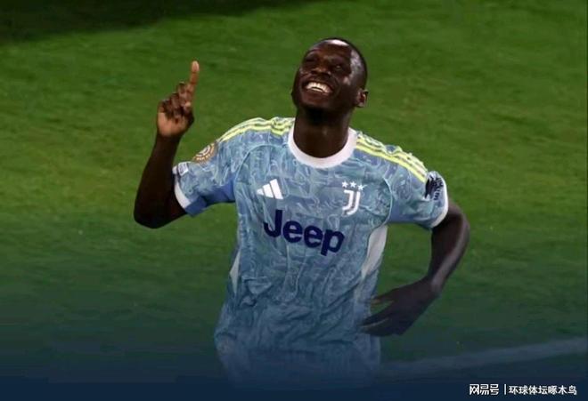 尤文图斯中卫表现抢眼，平稳出击