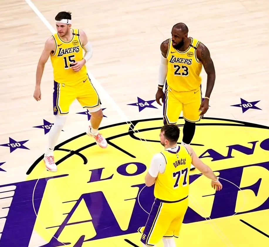 九游娱乐-湖人队后场组合发威，带领球队扩大优势