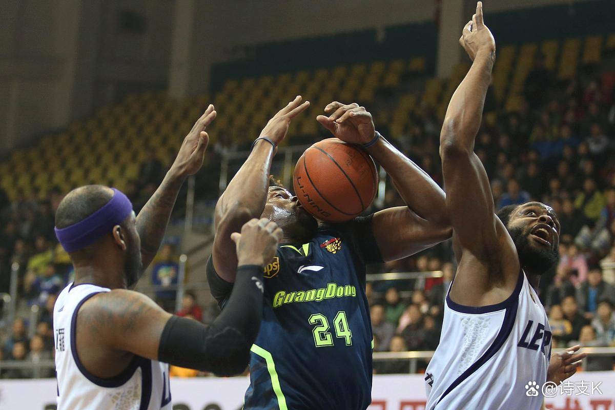 九游娱乐网页-雄鹿胜马刺：乔治-希尔率队轻松取胜的简单介绍