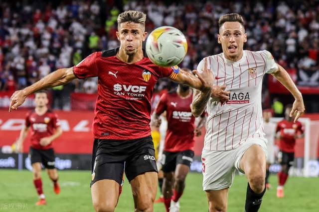 九游体育-瓦伦西亚遭遇两连败，保级压力增大