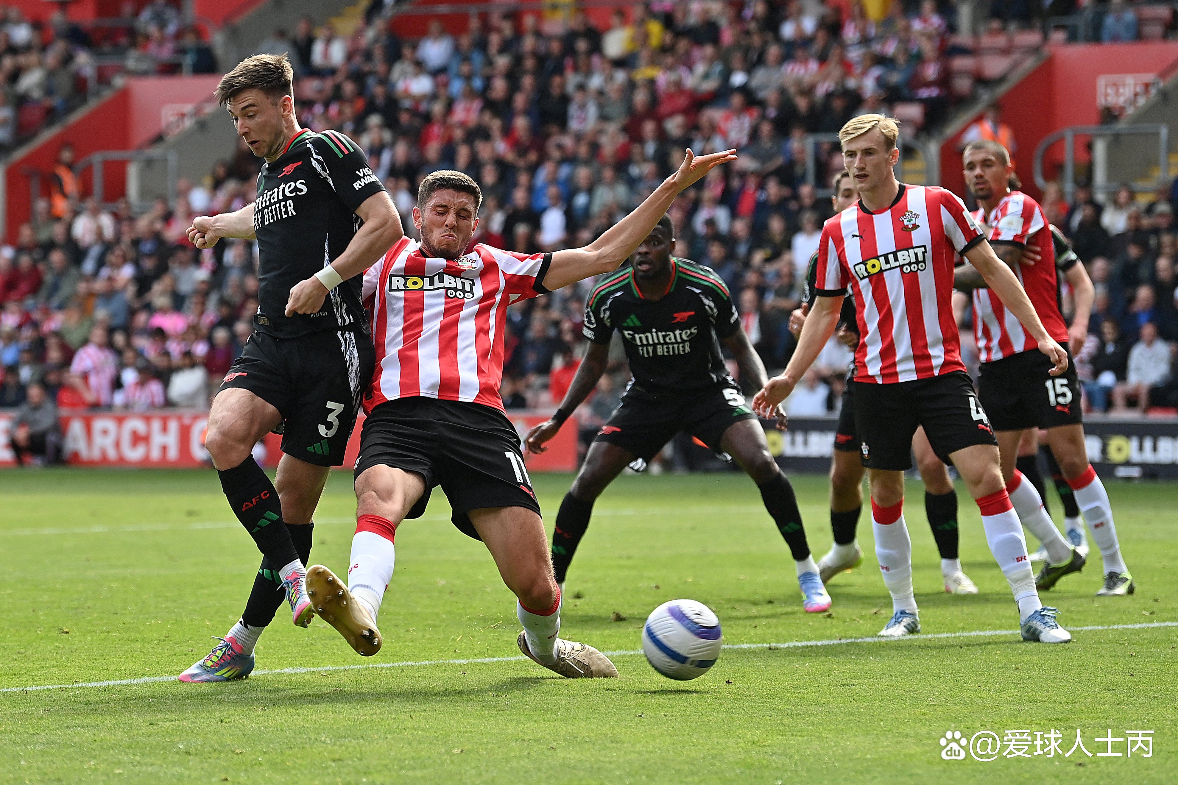 九游娱乐网页-切尔西逆袭，利物浦客场失利英超领先提前落空