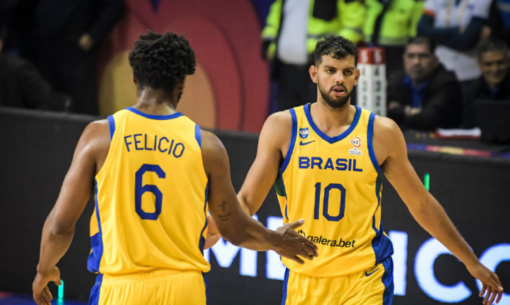 加拿大男篮击败阿根廷队晋级下一轮