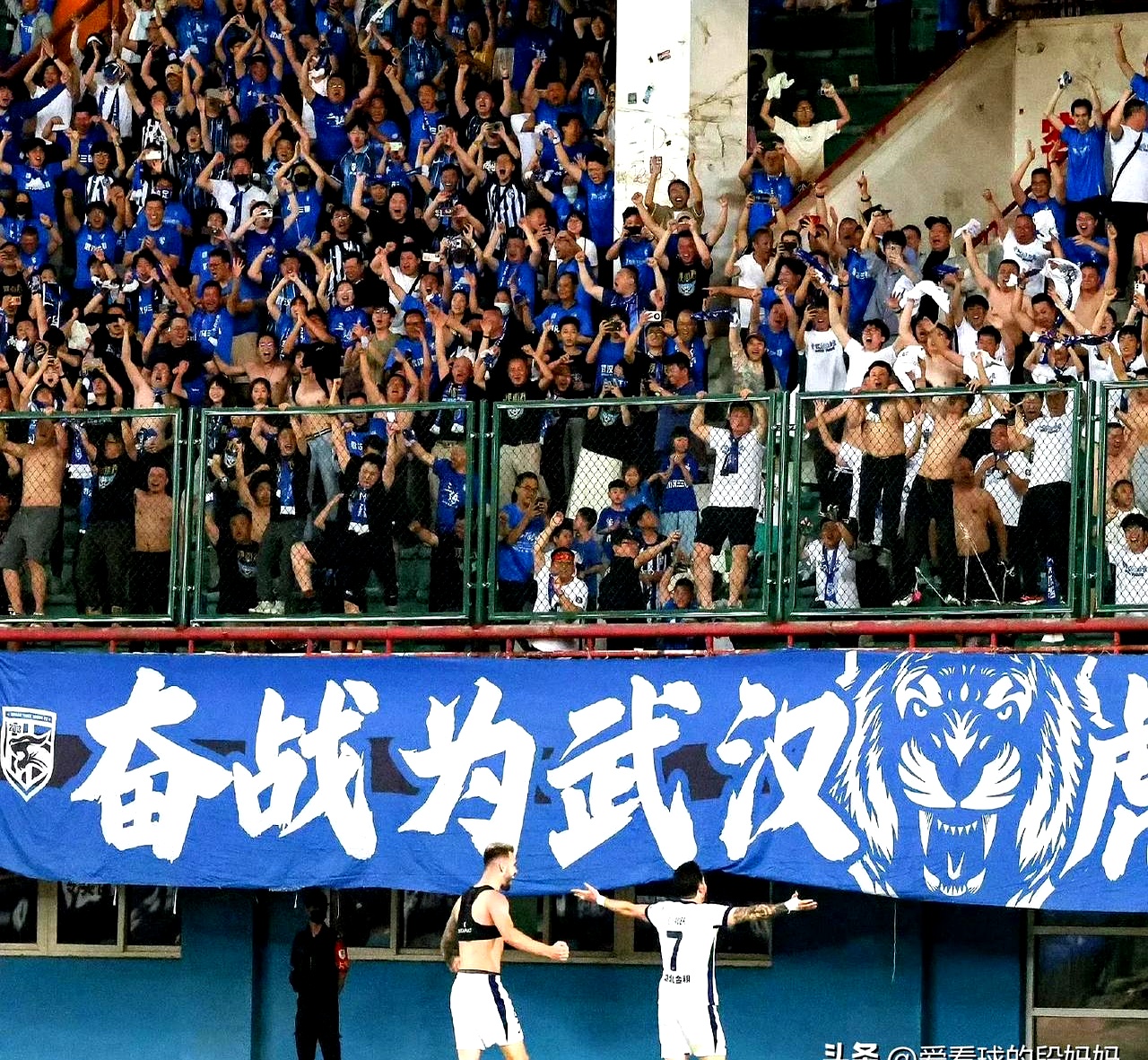 武汉卓尔客场击败天津天海，夺取胜利