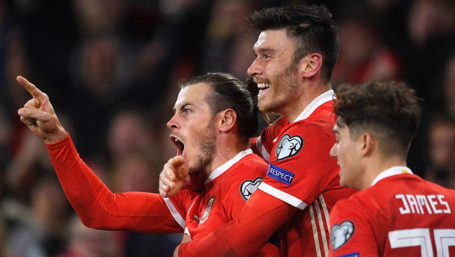 关于足球赛场上瞬息万变，深谙技战术者胜的信息