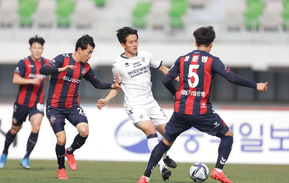 克罗托内面临防守困境，需要提高进攻