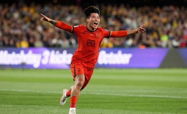 包含潜力新星现身，足球盛事迎来新一轮挑战的词条