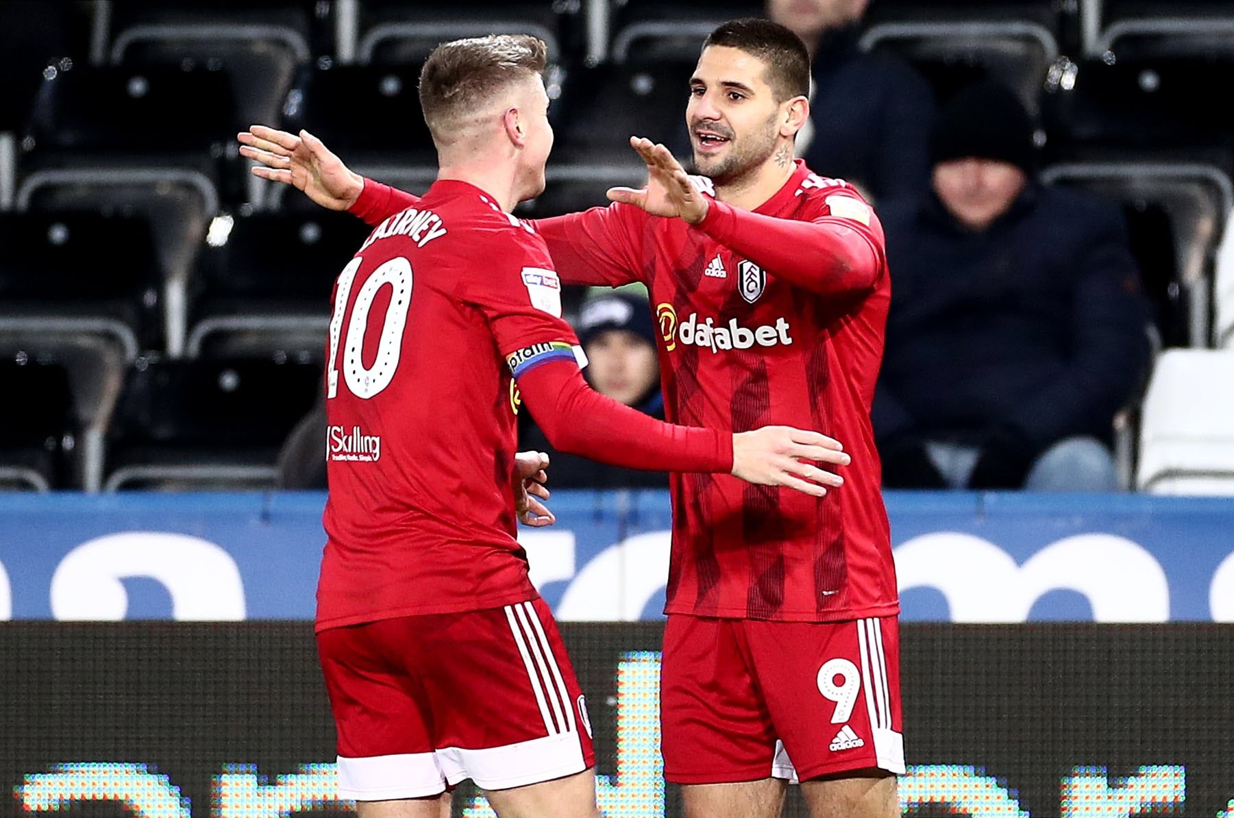 九游中国-阿拉维斯客场逆袭，豪取三连胜！