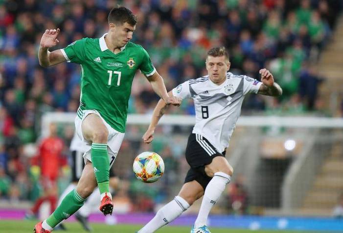 包含欧国联小组赛对决定局双方争抢中场气势的词条