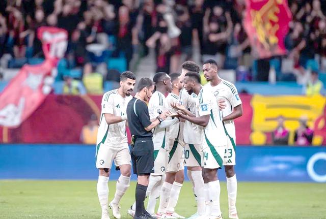 九游娱乐首页-季后赛激烈角逐，球队压力山大