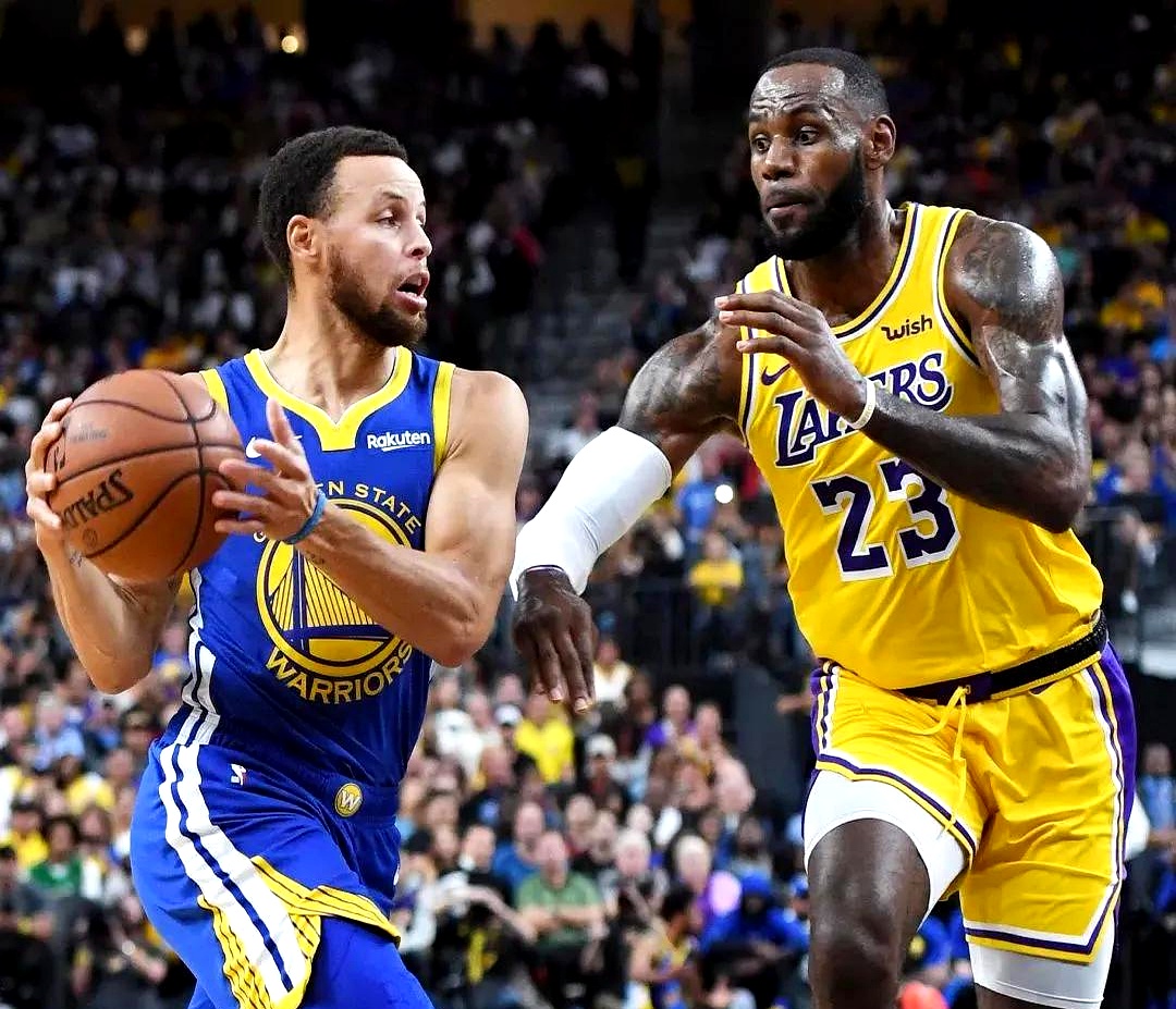 勇士队在最新一场胜利中展现出色的团队合作