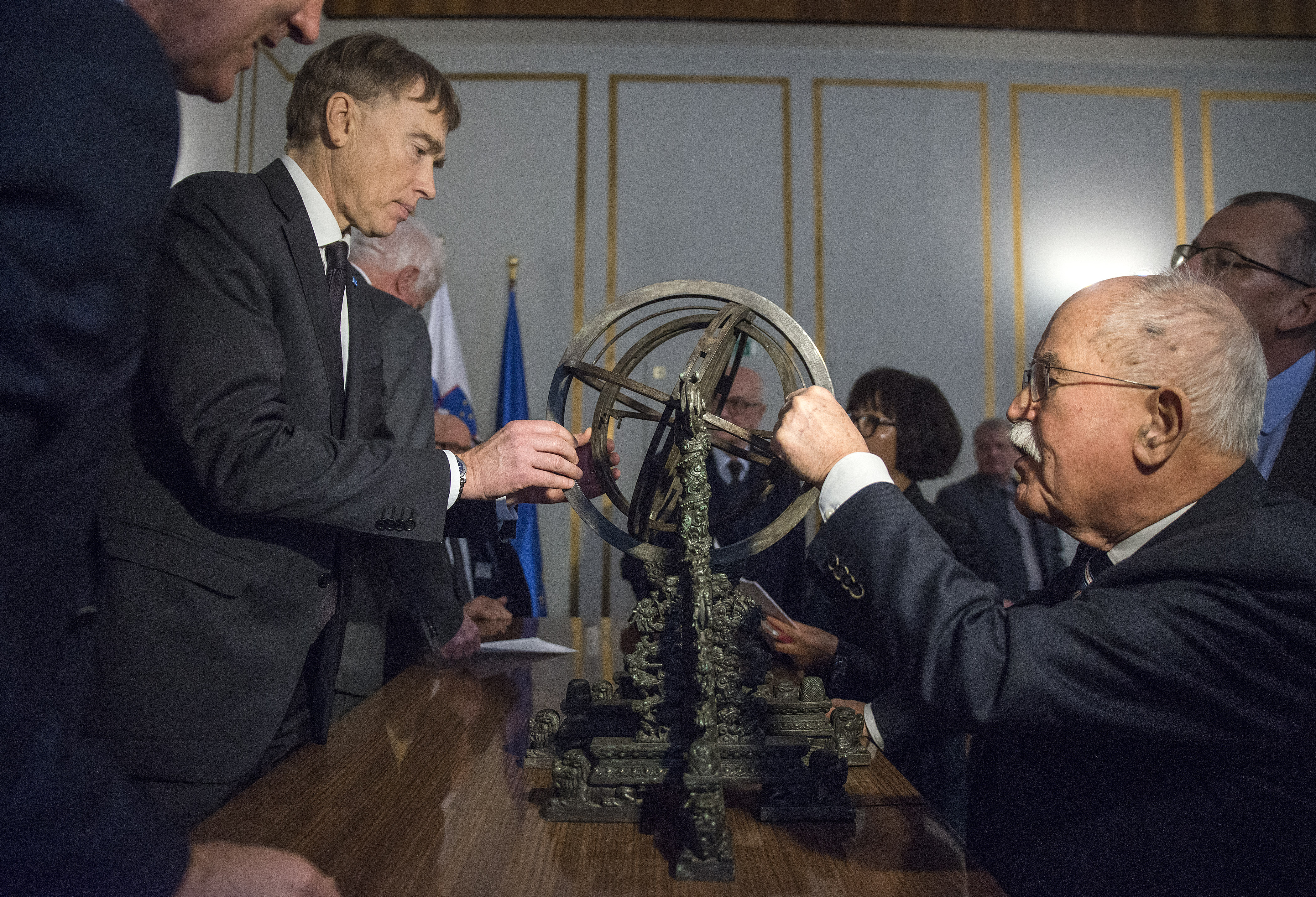 九游娱乐网站-包含塞浦路斯逆袭斯洛文尼亚,争夺卡托维兹的词条