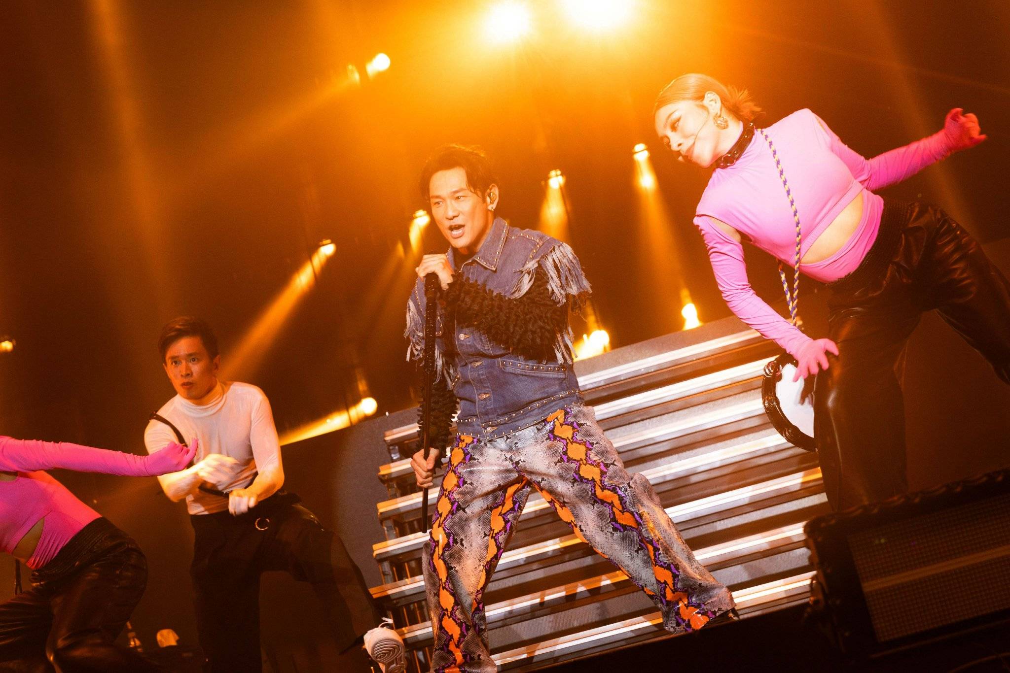 九游娱乐入口-C9轻取T1，CoreJJ开启传奇时刻宿命之战成都决赛之夜，点燃全场激情的简单介绍