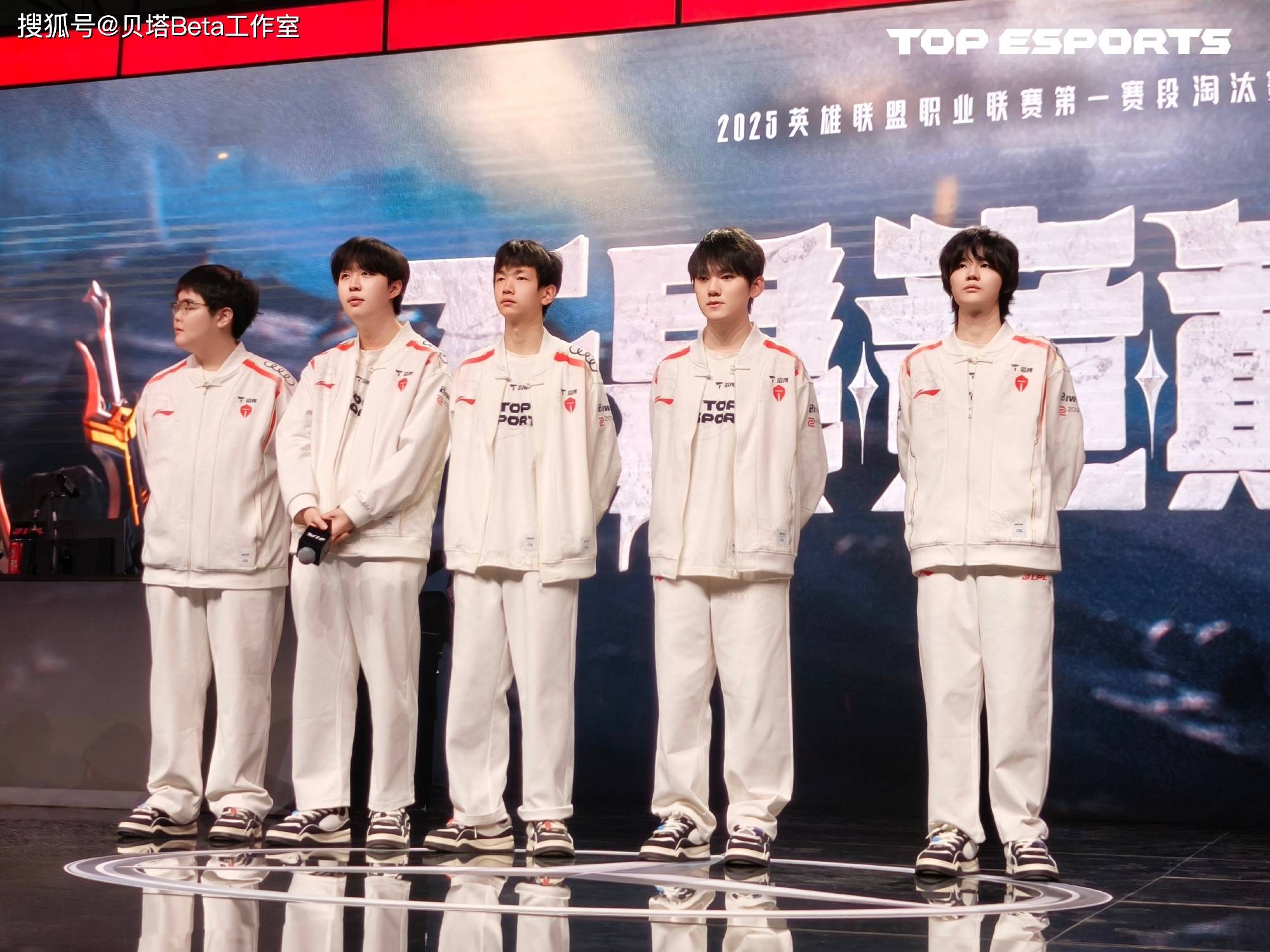 九游体育平台-包含TES碾压RNG，Chovy打出惊人五杀峡谷大战小组赛，锁定晋级资格的词条