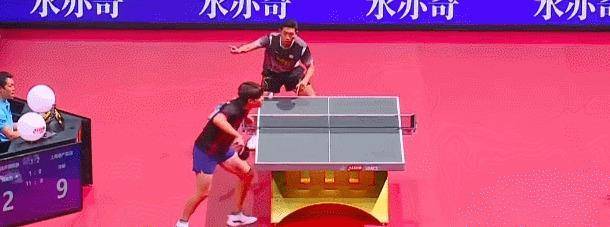 九游中国-裁判疑似漏判,引发球迷抗议