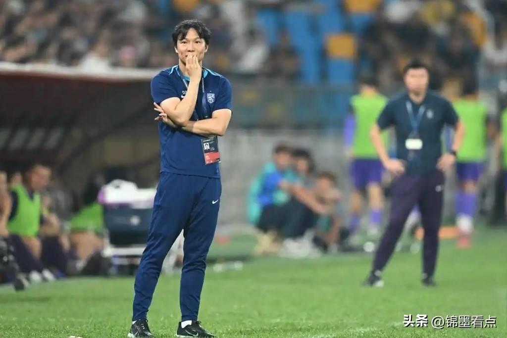 裁判疑似漏判，引发球迷抗议