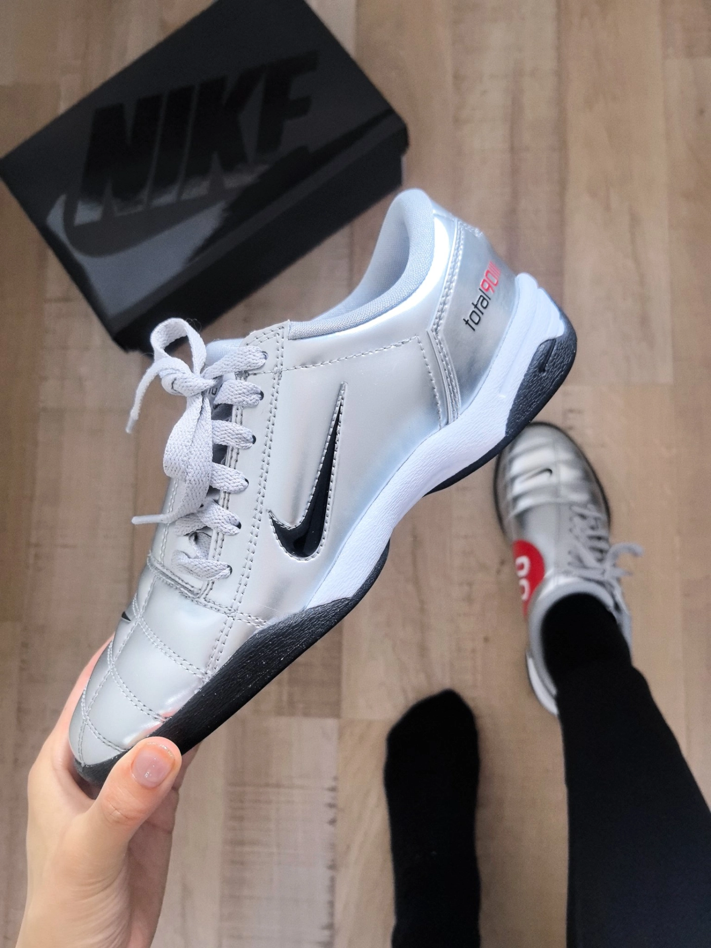 足球运动时尚装备推介，潮流不容错过