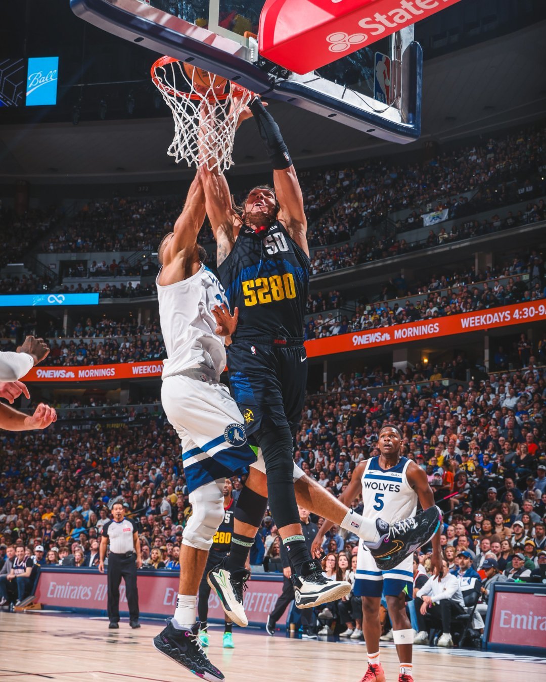 九游官网-爵士鏖战独行侠，约基奇统治全场