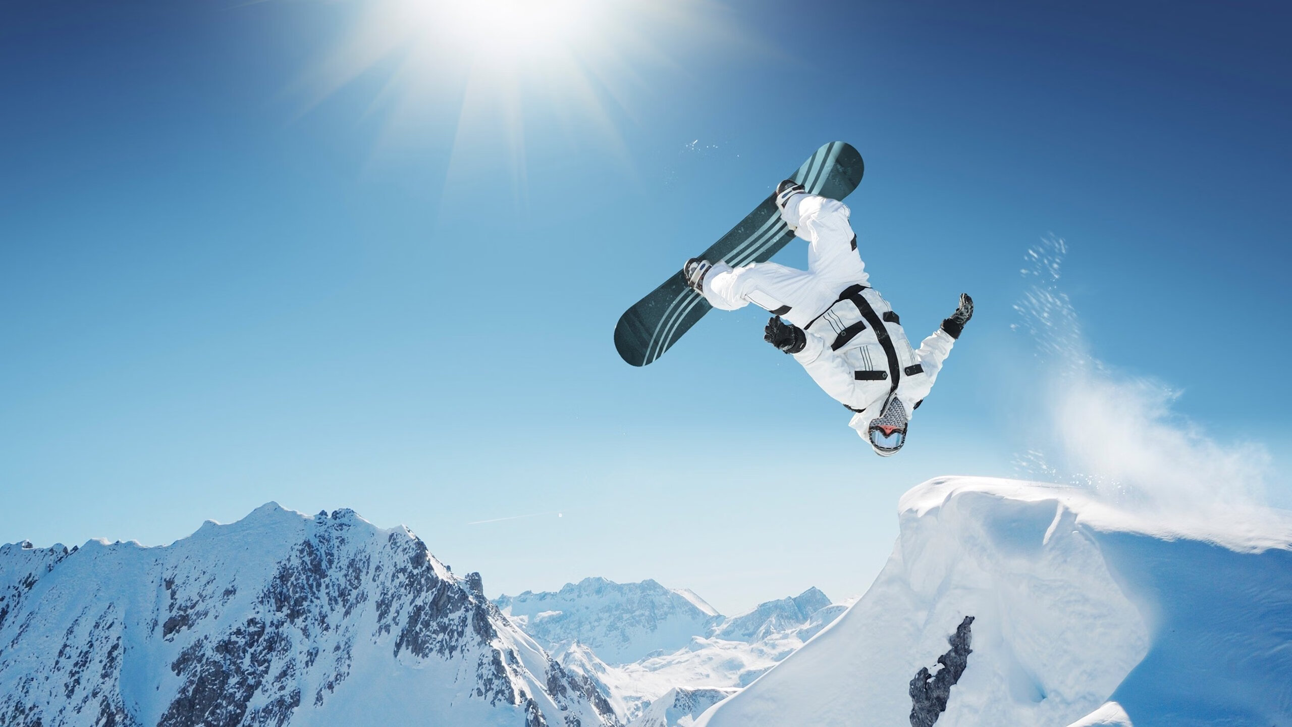 九游体育-红幕骤裂，法拉利绝地反击，却见银箭新王临城